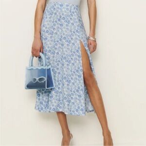 NWT • Zoe skirt in blue daisy